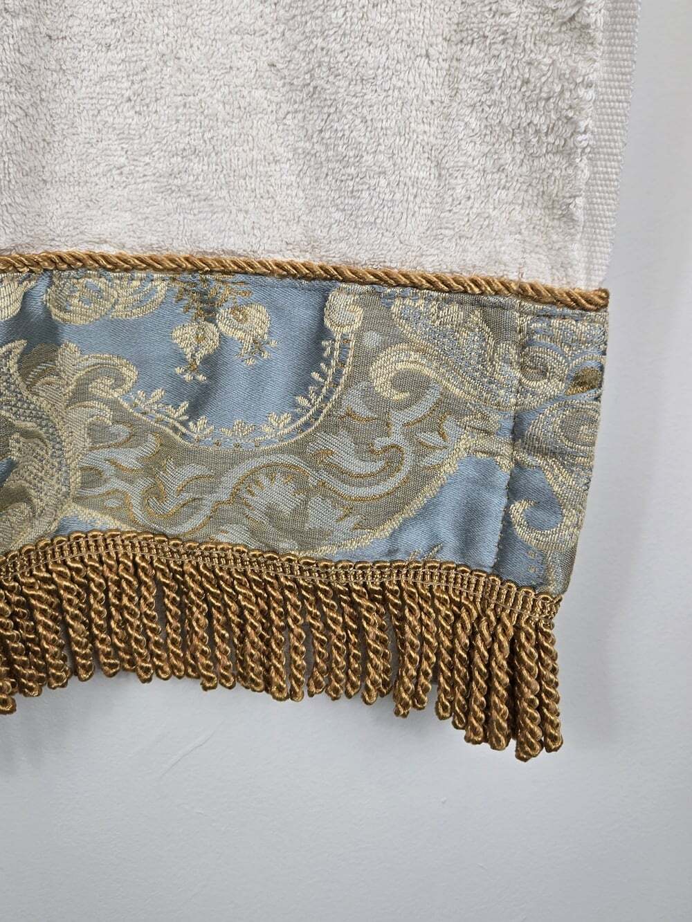 Croscill Home  Bath Towel Vintage Blue Gold Paisley Fringe 100% Cotton 50x27 - Picture 2 of 5